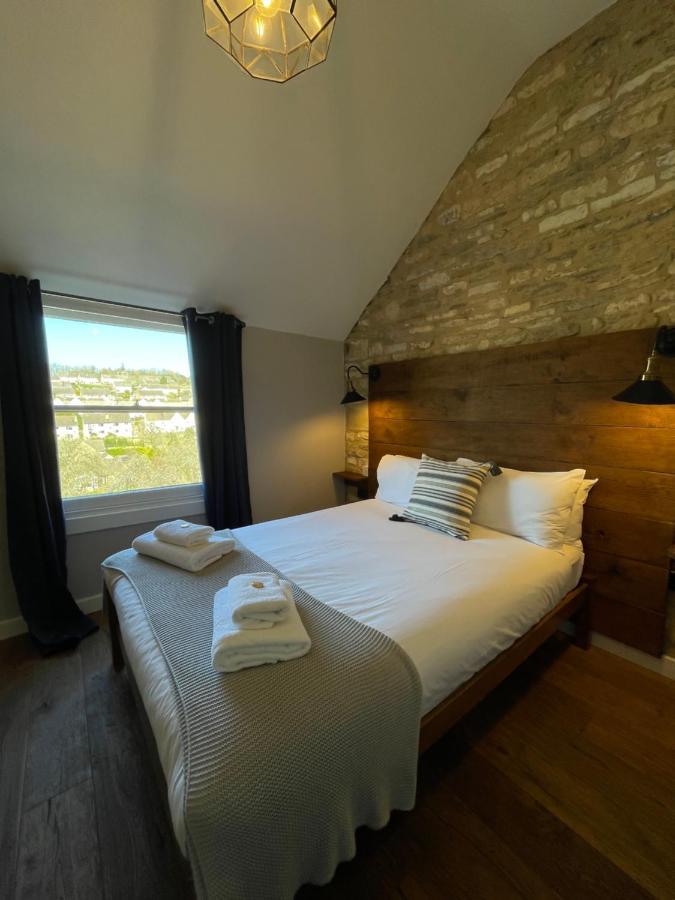The Queen Matilda Country Rooms Avening Esterno foto