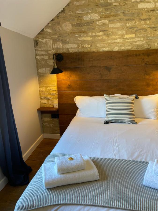 The Queen Matilda Country Rooms Avening Esterno foto