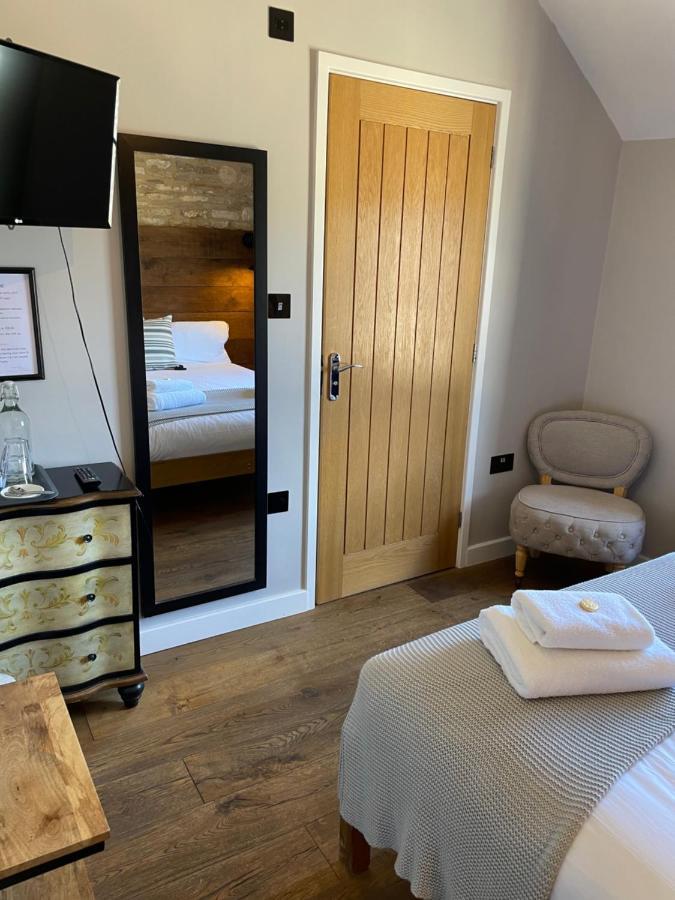The Queen Matilda Country Rooms Avening Esterno foto