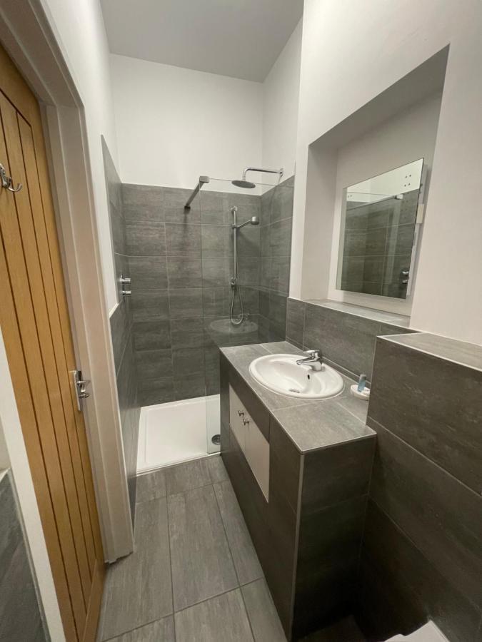 The Queen Matilda Country Rooms Avening Esterno foto