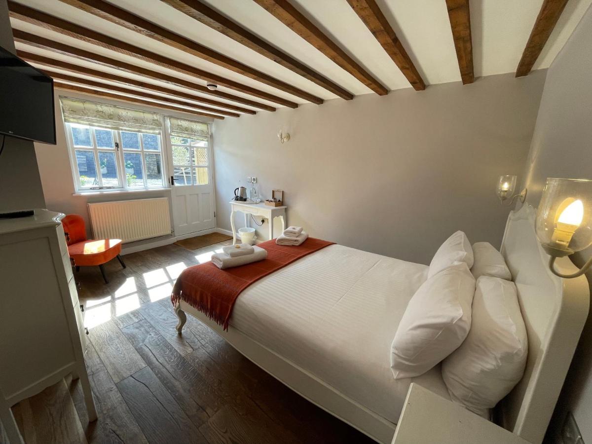 The Queen Matilda Country Rooms Avening Esterno foto