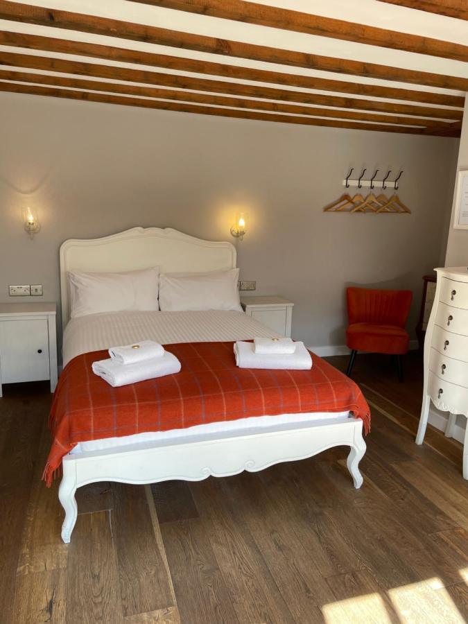 The Queen Matilda Country Rooms Avening Esterno foto