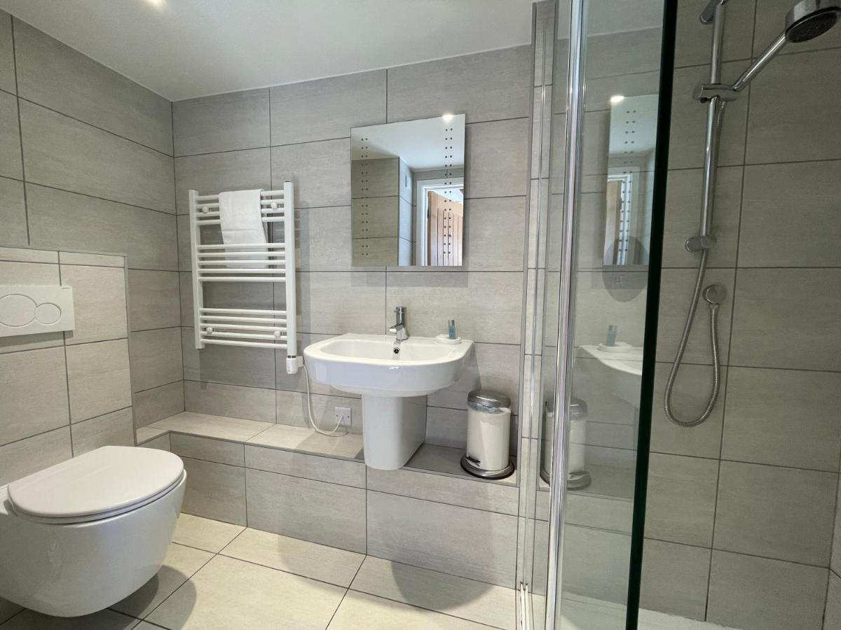 The Queen Matilda Country Rooms Avening Esterno foto