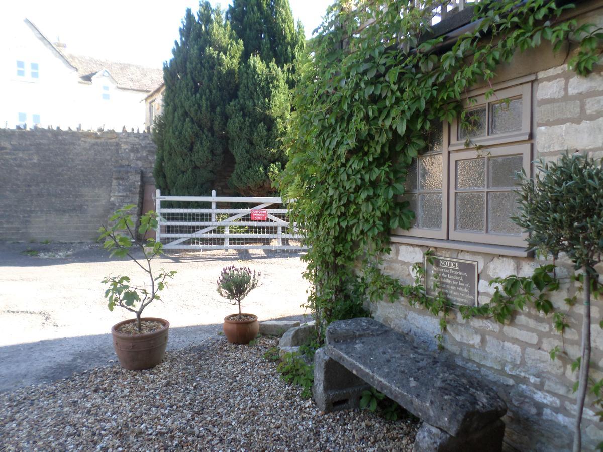 The Queen Matilda Country Rooms Avening Esterno foto